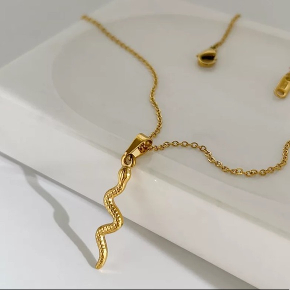 Gold snake necklace - Picture 3 of 5